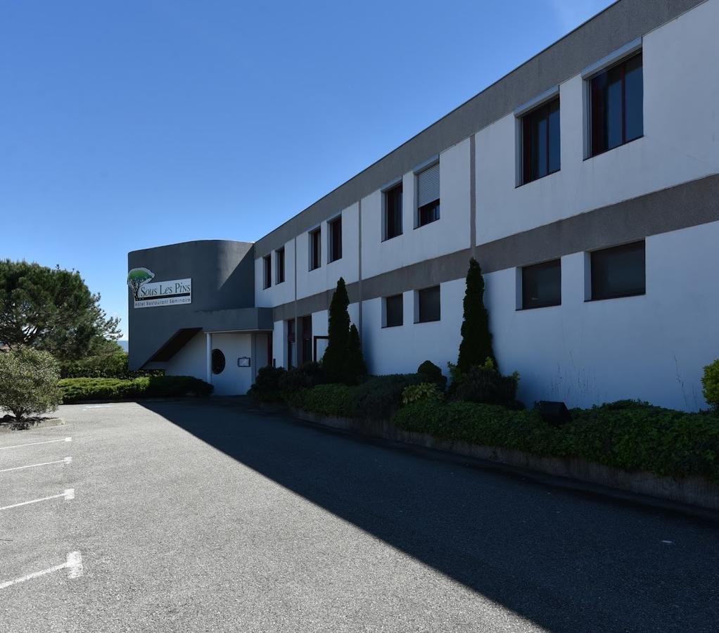 Sous Les Pins Hotel Étoile-sur-Rhône Exterior foto